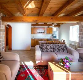 2 Bedroom Apartment with 2 Shared Pools, sleeps 4